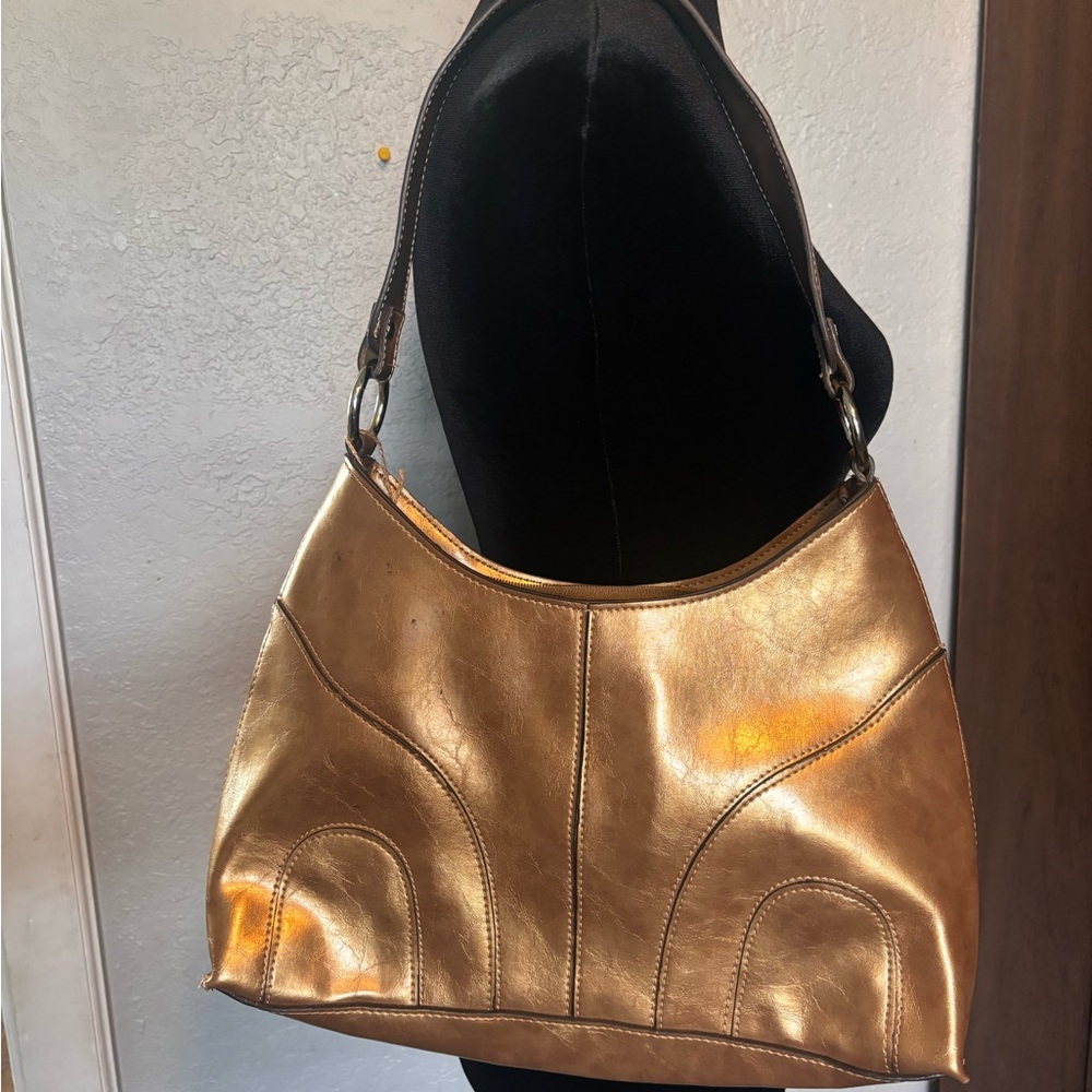 Luxurious Gold Metallic Shoulder Bag with Slouchy Silhouette